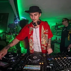 Rocha en La Nave, sesión Minimal Deep Tech